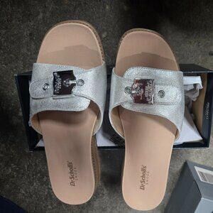 Dr. Scholls silver sandle size 8